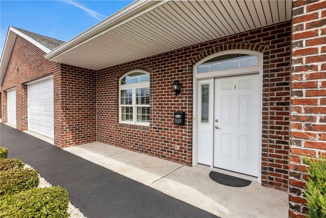 Property Photo: 909 Valentina Ln PA 15068
