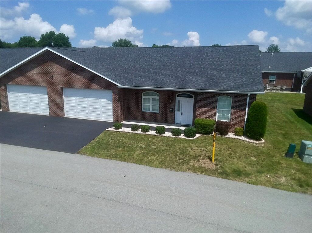 Property Photo:  909 Valentina Ln  PA 15068 