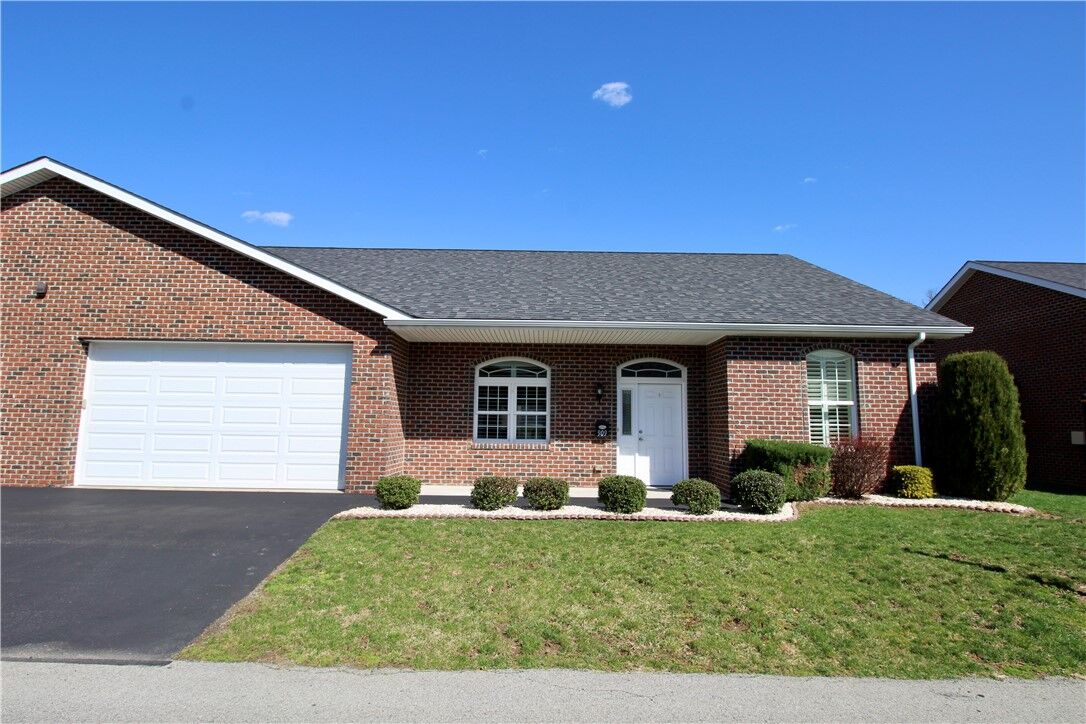 Property Photo: 909 Valentina Ln PA 15068