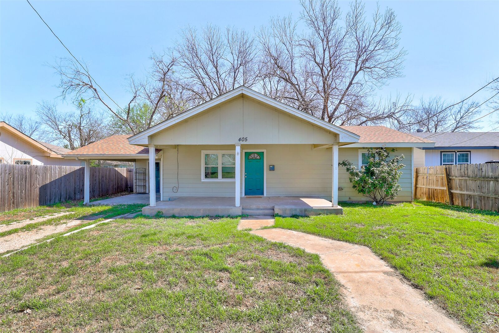 Property Photo: 405 S Pine Street TX 78626