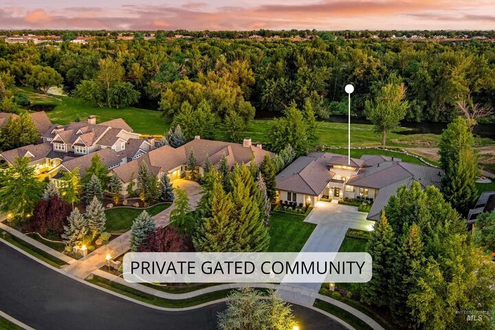 Property Photo:  325 W Rivermont Lane  ID 83616 