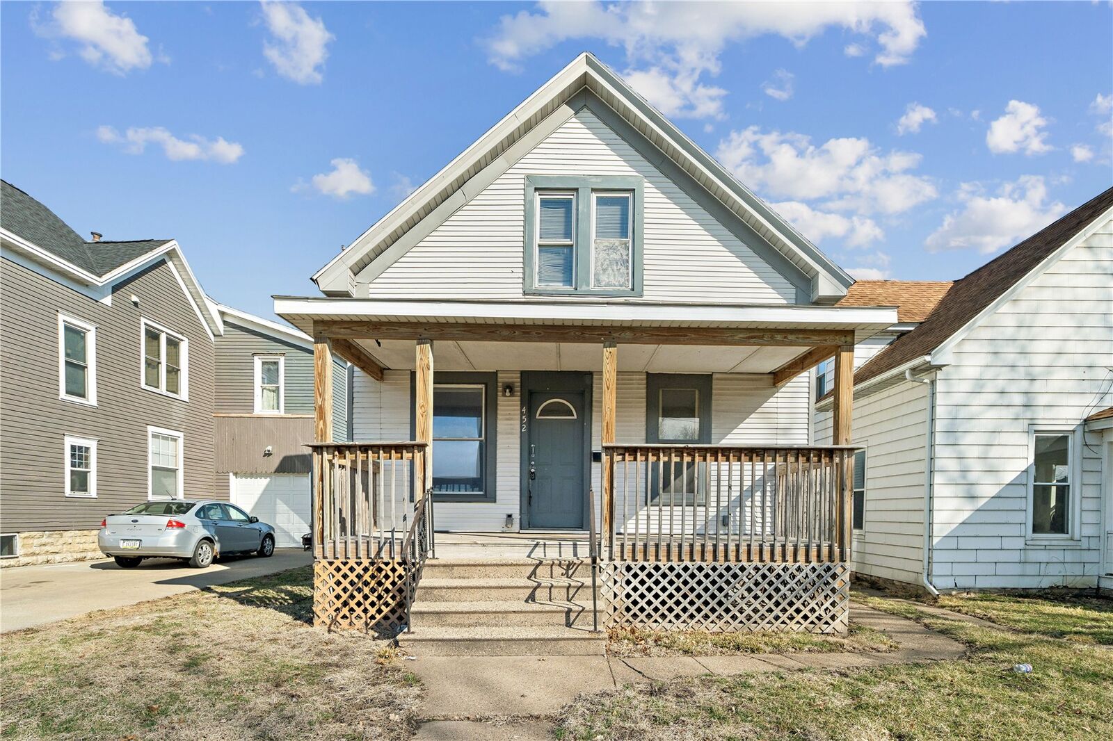 Property Photo:  452 8th Avenue SW  IA 52404 