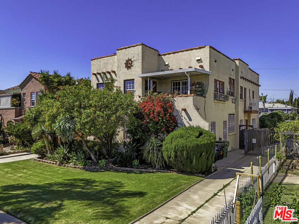 Property Photo:  1945 S Bronson Ave  CA 90018 