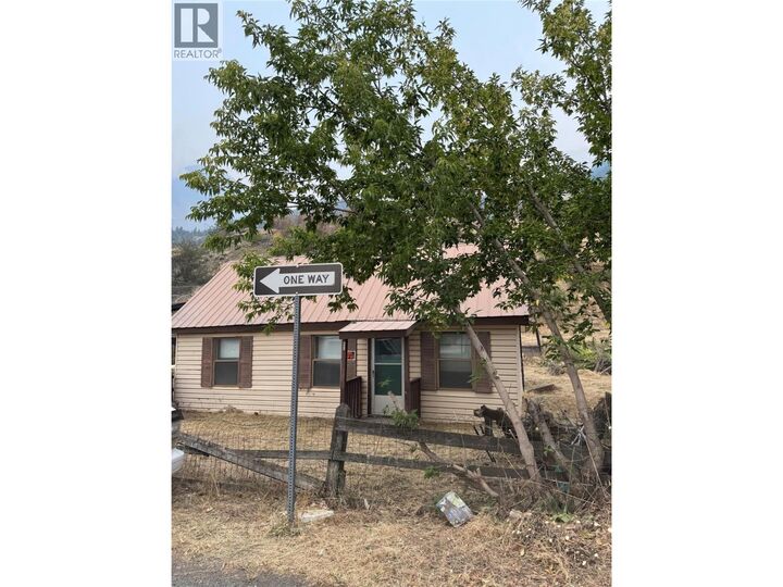 685 Russell Lane — photo 1