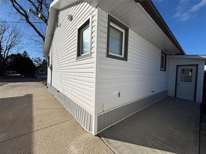 Property Photo:  212 Hossack Avenue  MB R0K 1G0 