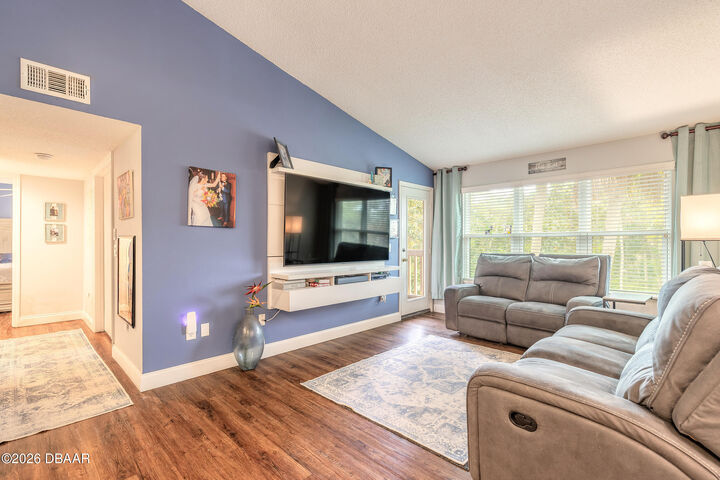Property Photo:  1401 S Palmetto Avenue 309  FL 32114 