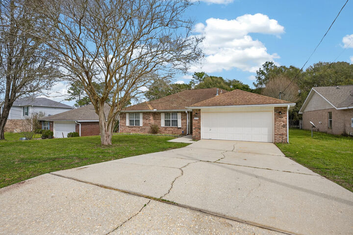 Property Photo:  4717 Whitewater Lane  FL 32539 