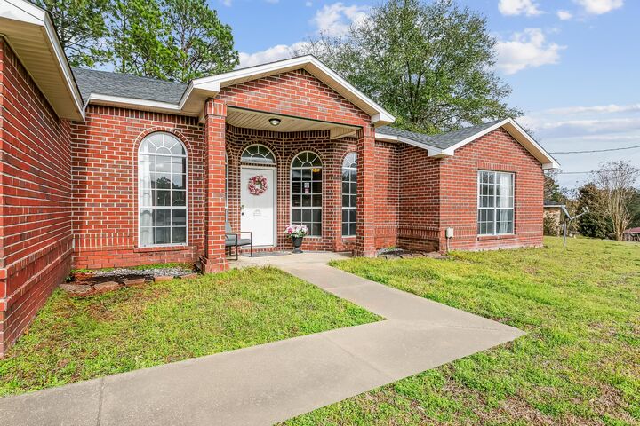 Property Photo: 1238 Northview Drive FL 32536