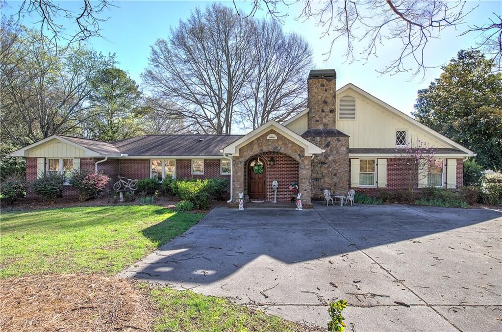 Property Photo: 224 Hillcrest Drive GA 30701