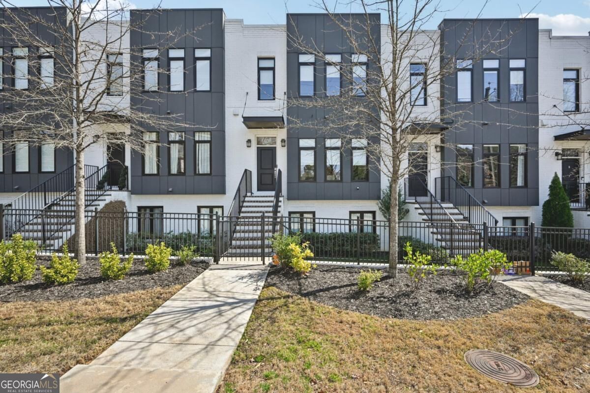 Property Photo: 1108 Briar Cove Circle GA 30329