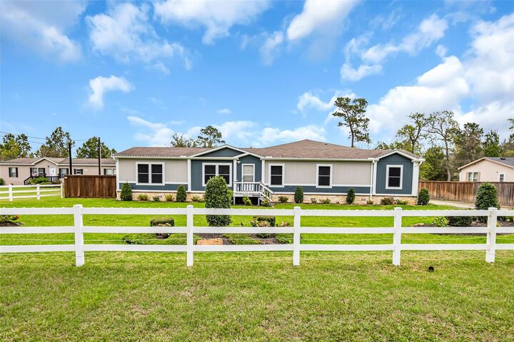 Property Photo: 27250 Remmington Forest E TX 77355