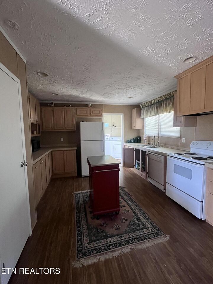 Property Photo: 414 Palmer St TN 37763