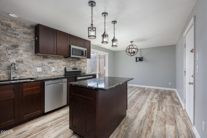 Property Photo:  572 SE Jetty Avenue  OR 97367 