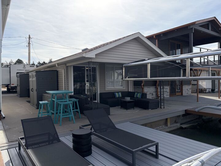 Property Photo: 205 Mill Isle NE 69101