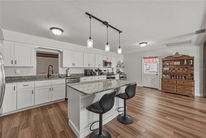 Property Photo:  609 W Pipkin Road  FL 33813 