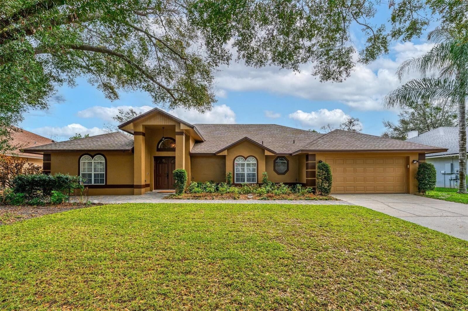 Property Photo: 4433 Winderwood Circle FL 32835
