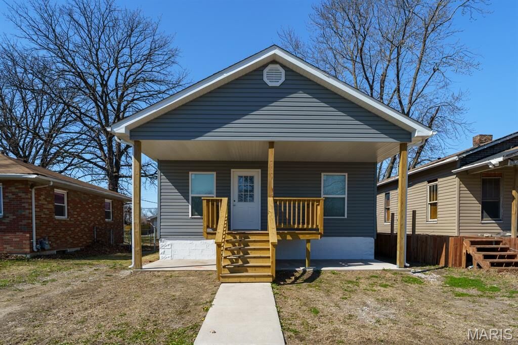 Property Photo:  1111 Greenwood Street  IL 62060 