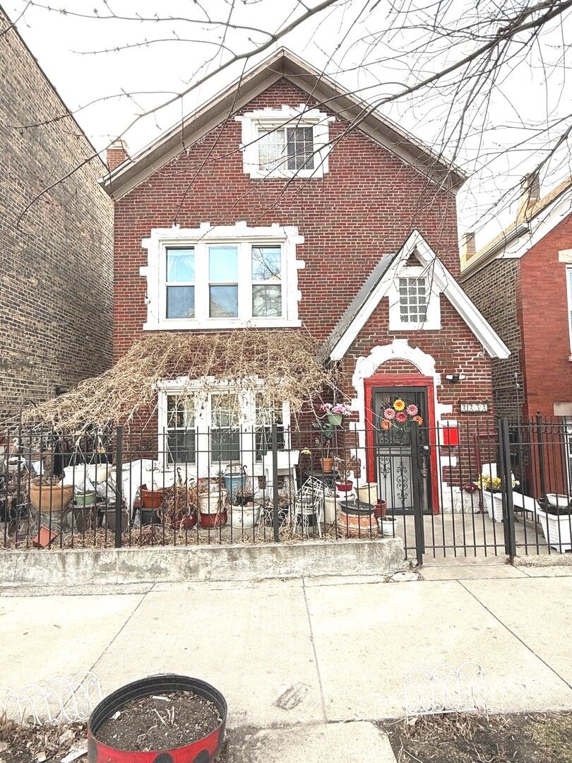 Property Photo:  2252 S Sacramento Avenue  IL 60623 