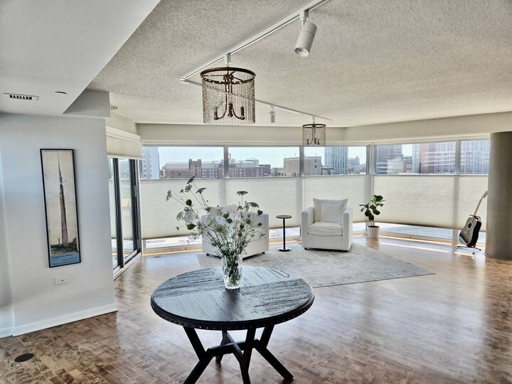 Property Photo: 1720 Maple Avenue 910 IL 60201