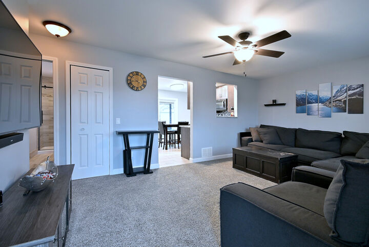 Property Photo:  910 Greenfield Drive  IL 60506 