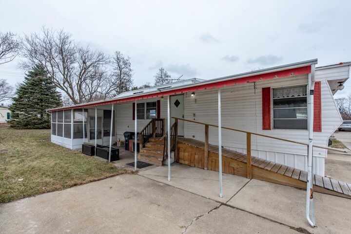 Property Photo:  38285 N Sheridan Road 126  IL 60087 