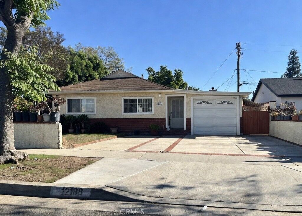 Property Photo: 12188 Oracle Street CA 90650