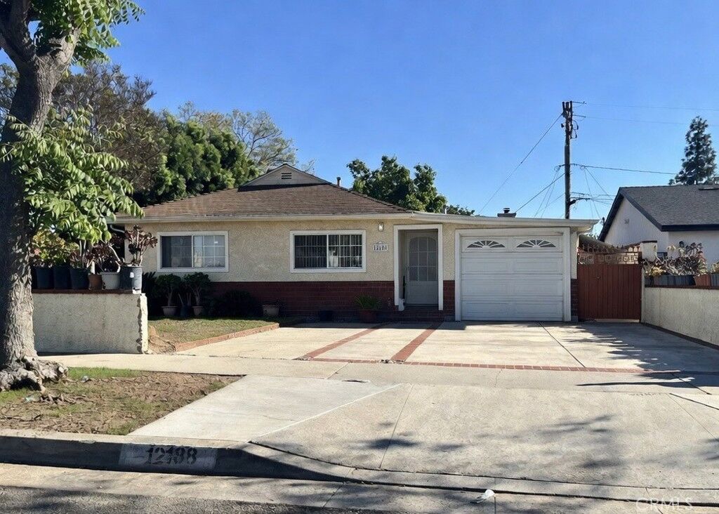 Property Photo: 12188 Oracle Street CA 90650