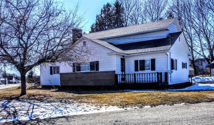 Property Photo:  50 Beech Street  ME 04430 