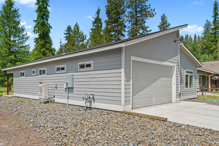 Property Photo:  250 Hogans Way  WA 99109 
