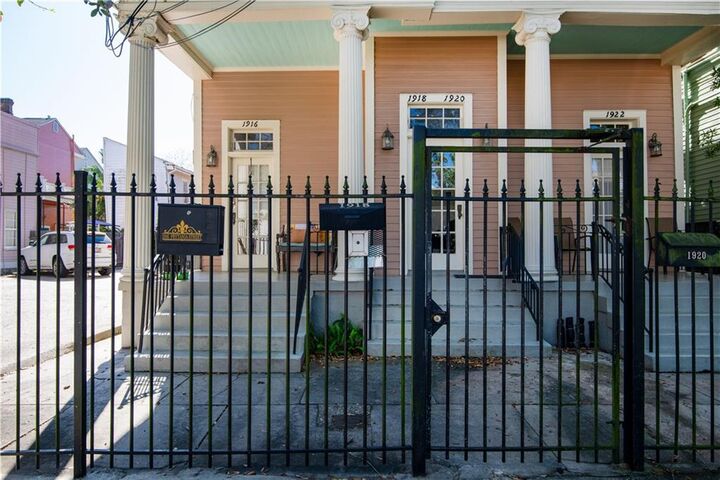 Property Photo:  1916 Prytania Street A  LA 70130 