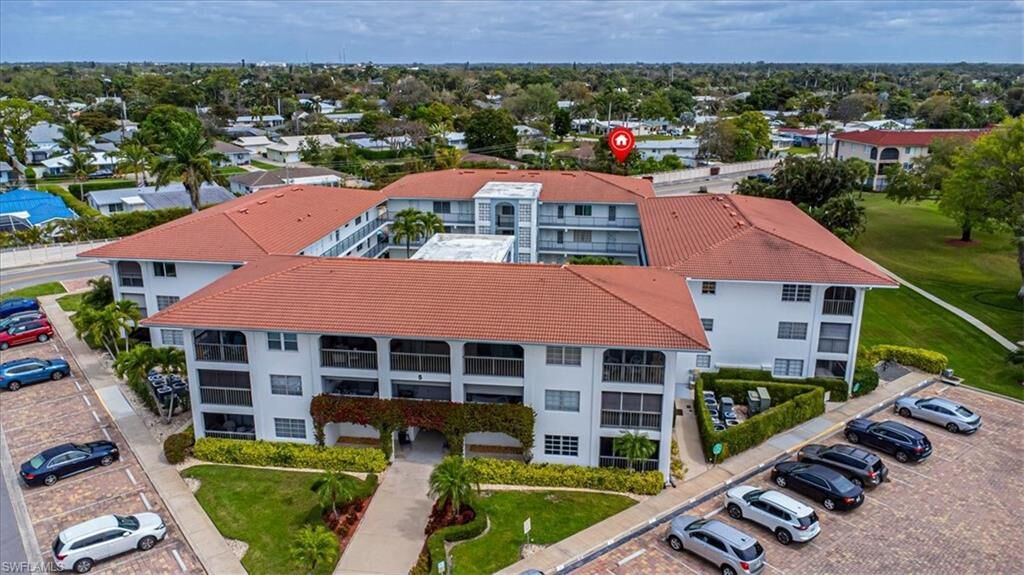 Property Photo:  5 High Point Cir W 308  FL 34103 