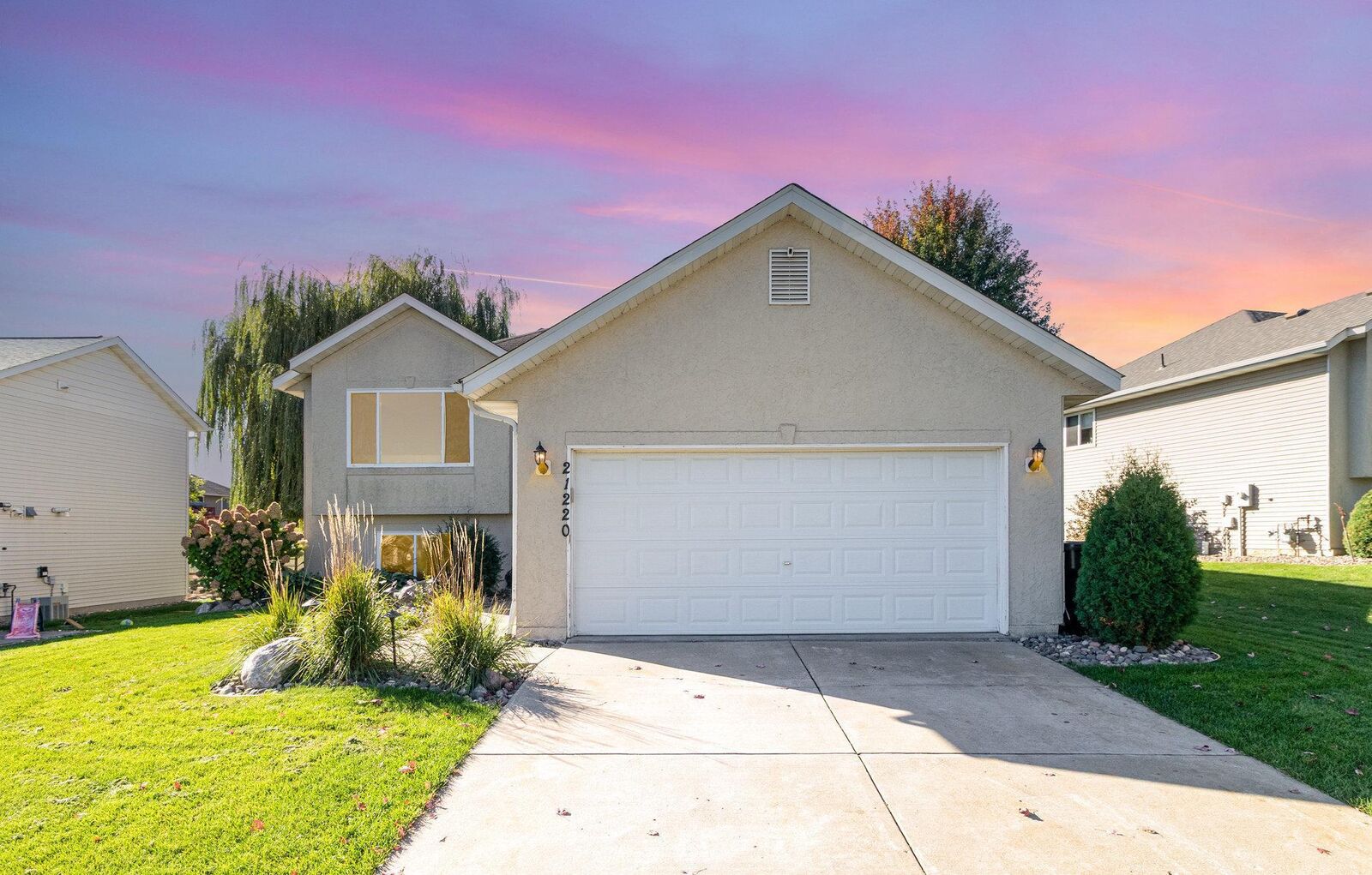 Property Photo:  21220 Ilavista Way  MN 55044 