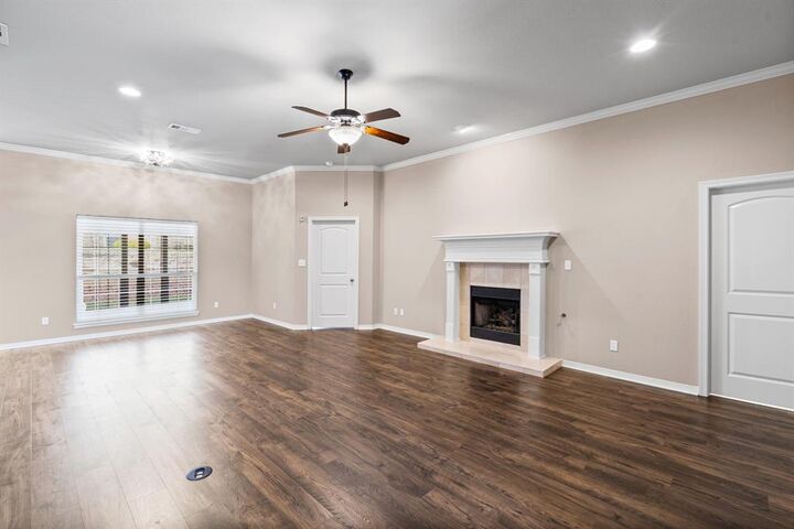 Property Photo: 111 Crestway Drive 24 TX 75104