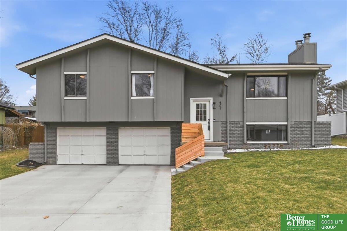 Property Photo:  501 Laredo Road  NE 68046 