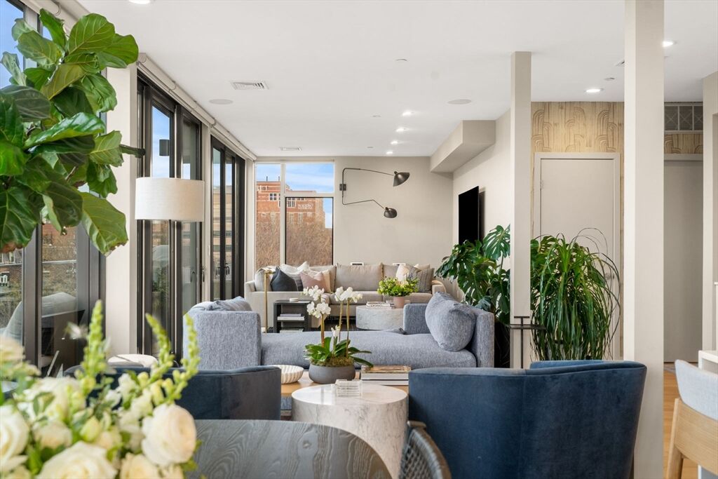 Property Photo:  7 East Springfield Ph6  MA 02118 