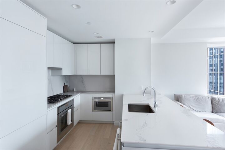 Property Photo:  135 Seaport Blvd 1607  MA 02210 