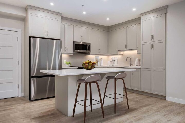 Property Photo:  2117 81 Street SW 2204  AB T3H 6H5 