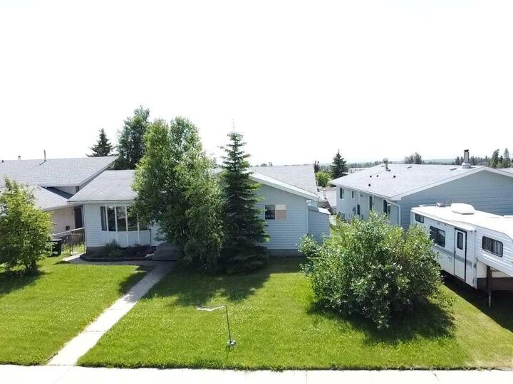 Property Photo: 31 Hollinger Drive AB T0G 2C0