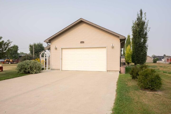 Property Photo: 514 6A Street N AB T0L 0R0