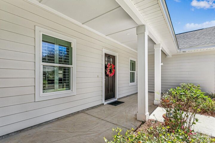 Property Photo: 5932 N Bay Point Dr FL 32507