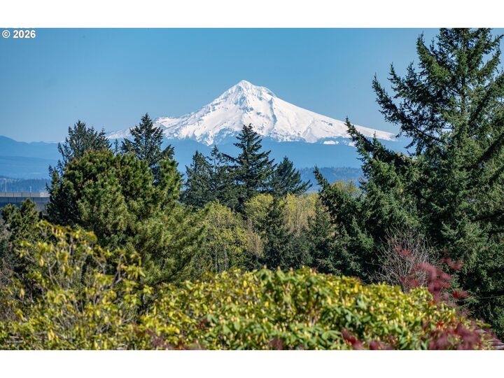 Property Photo: 2631 SW Sherwood Dr OR 97201