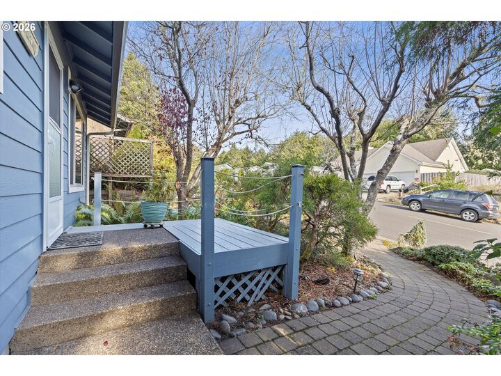 Property Photo:  1420 SW Fairway Dr  OR 97394 