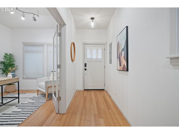 Property Photo: 4720 N Commercial Ave OR 97217