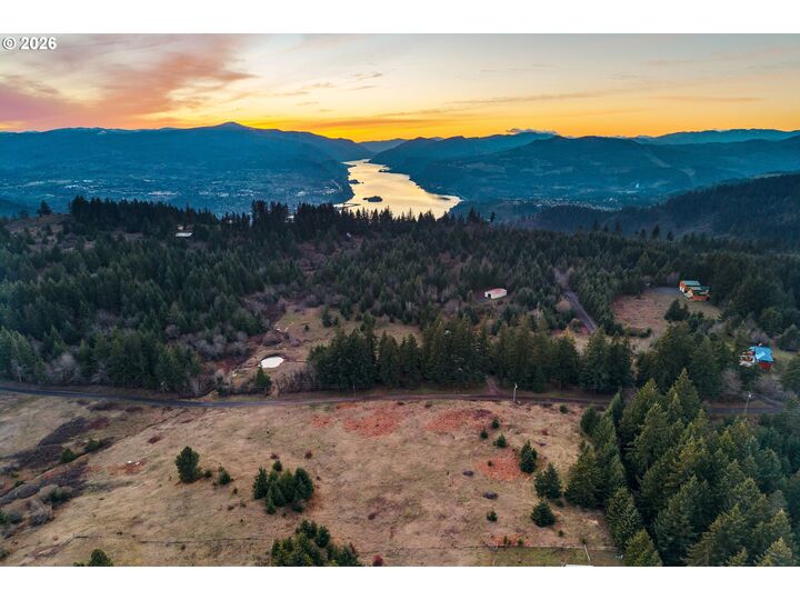 Property Photo:  4 Windsong Ln  WA 98672 