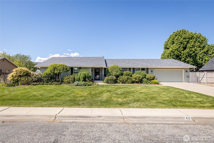 Property Photo:  1484  Elmwood Street  WA 98801 