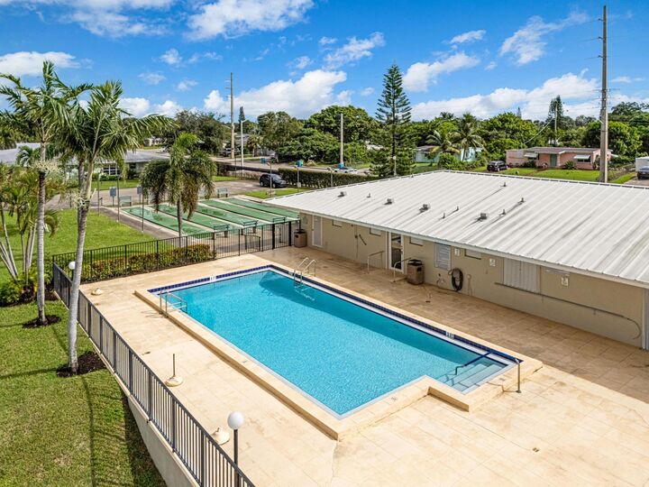 Property Photo: 220 Country Lane A FL 33435