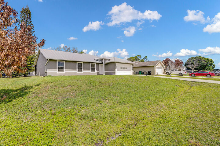 Property Photo:  261 SW Parish Terrace  FL 34984 