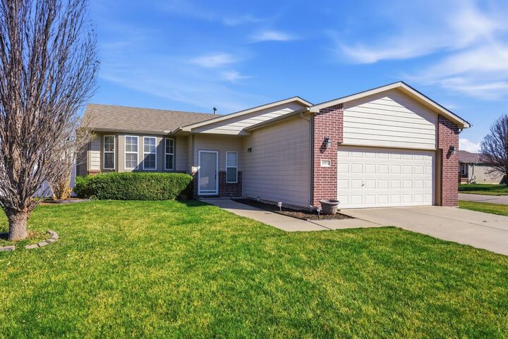 Property Photo:  1551 N Thoroughbred Court  KS 67235 