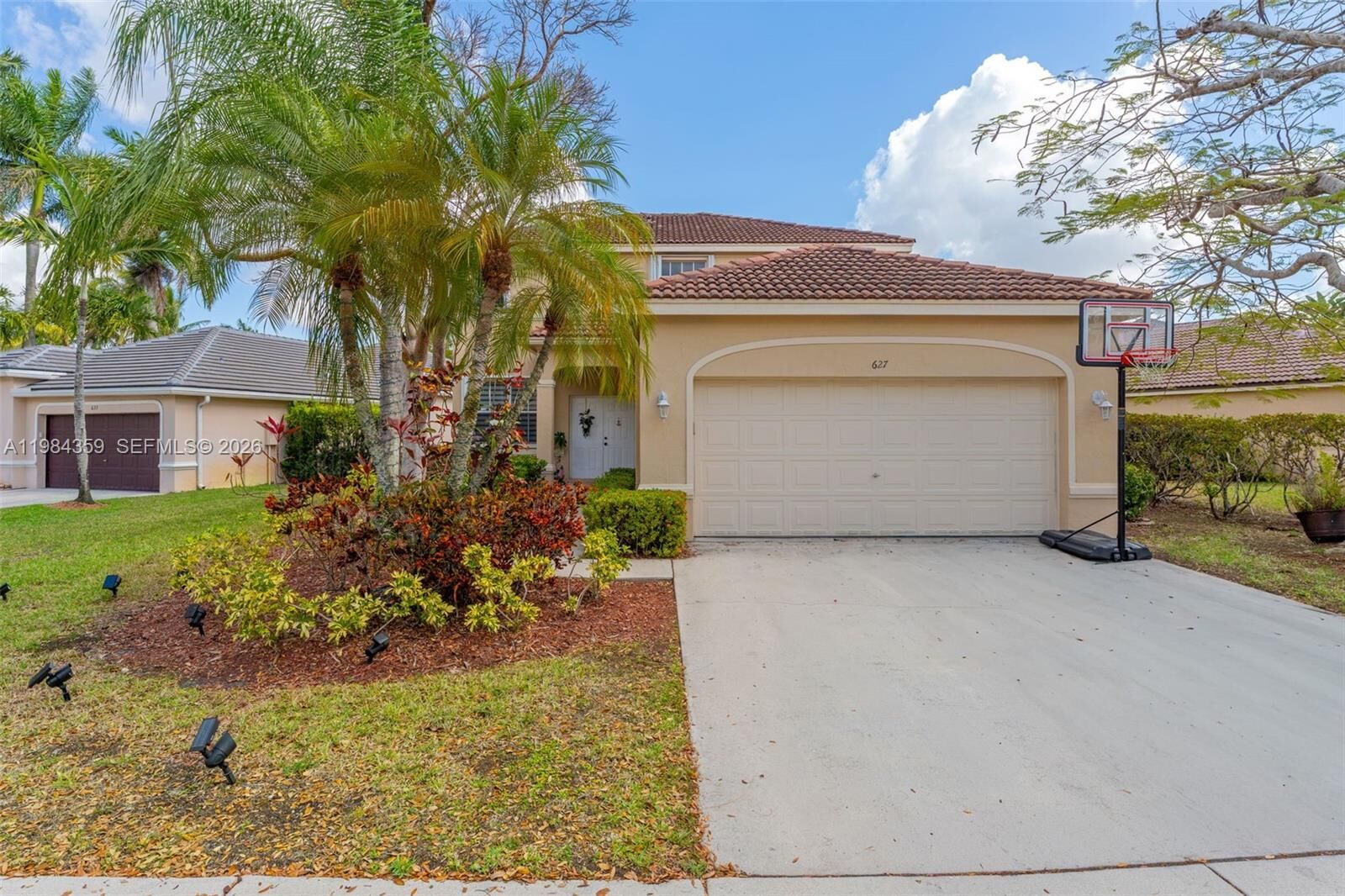 Property Photo:  627 Willow Bend Rd  FL 33327 