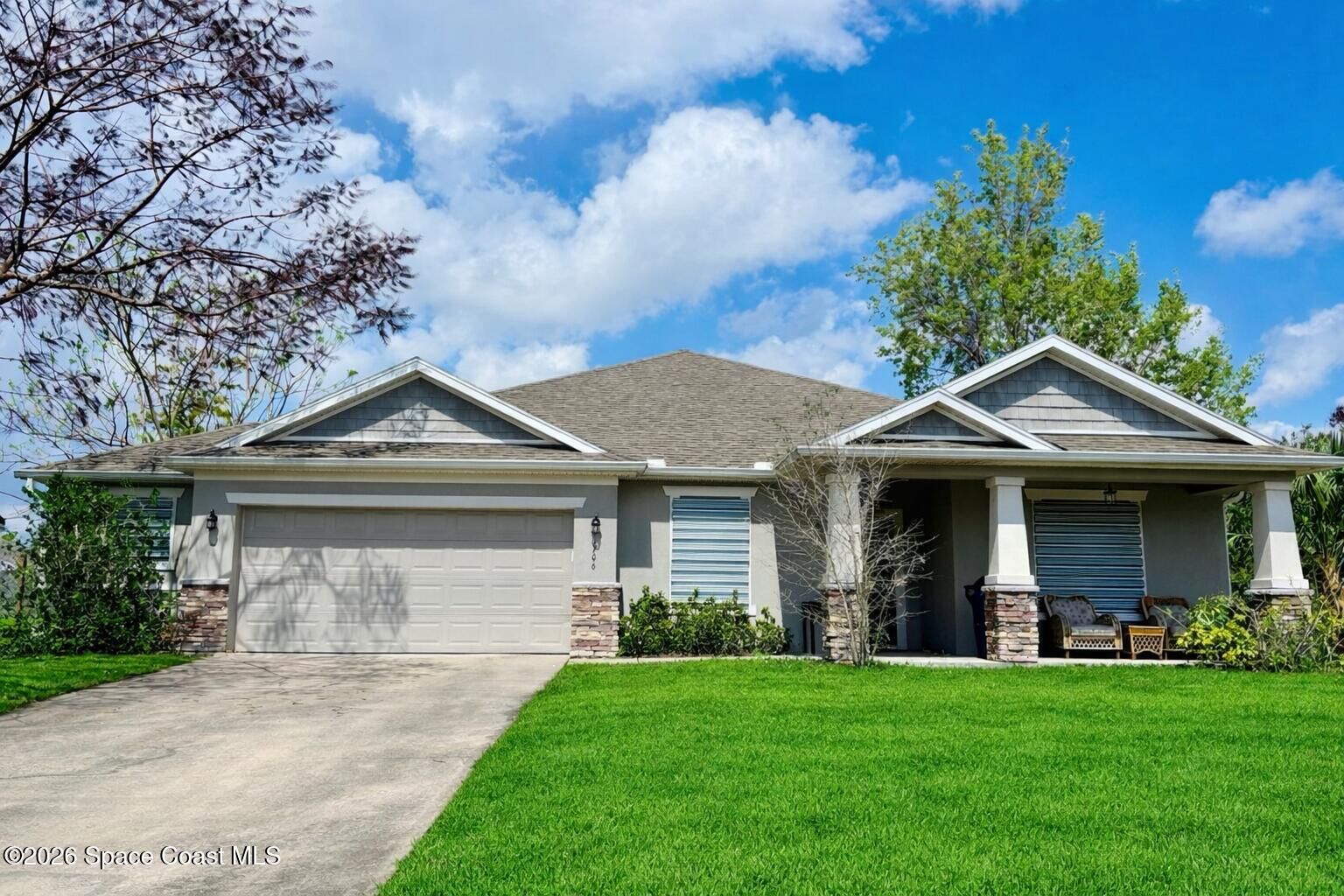 Property Photo: 1706 Elmhurst Circle SE FL 32909